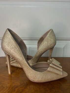 Betsey Johnson Glitter Pointed-Toe High Heels with Bow - Gold size 10